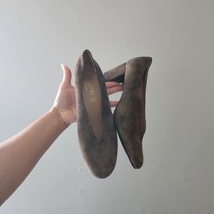 D' Chicas Italian Elegant Brown Vintage Round Suede Chunky Heels